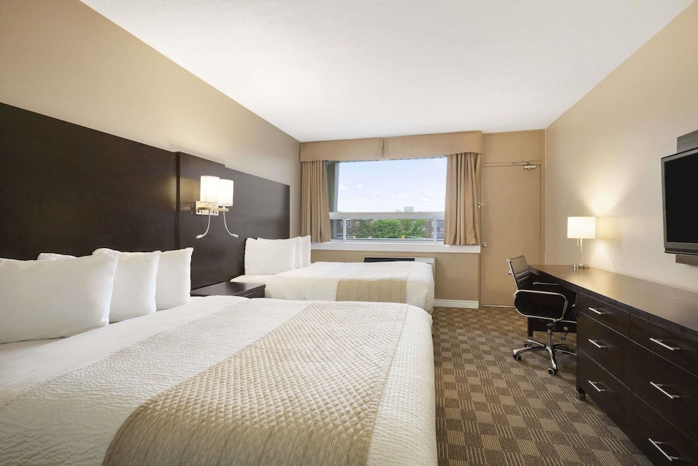 Days Inn & Suites by Wyndham North Bay Downtown 4/24