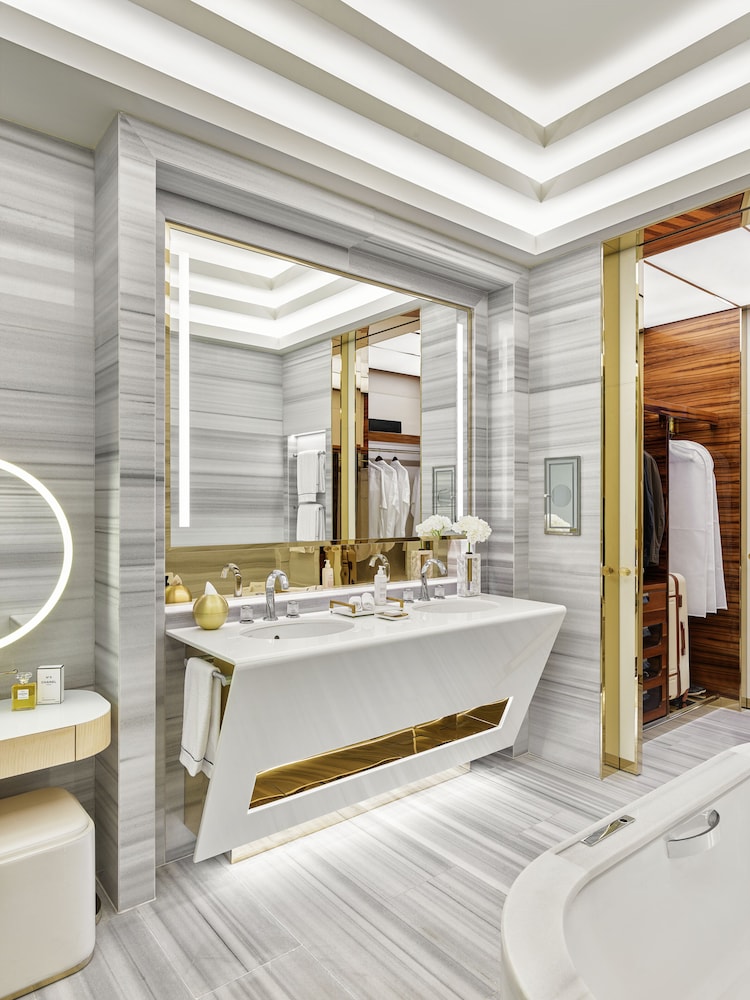 Fairmont, Double Bed, City View, Balcony، Fairmont Doha 5/5