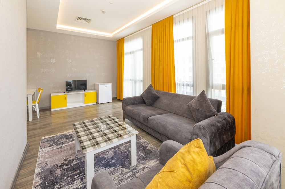 Agora Suites 46/67