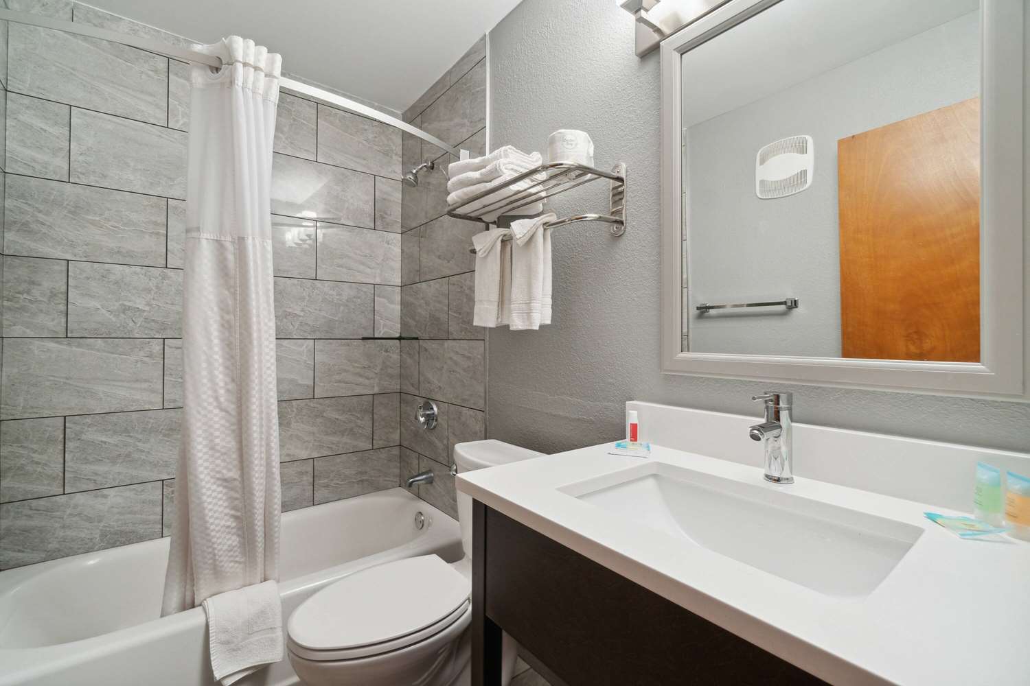 Super 8 By Wyndham Kenosha/Pleasant Prairie 22/29
