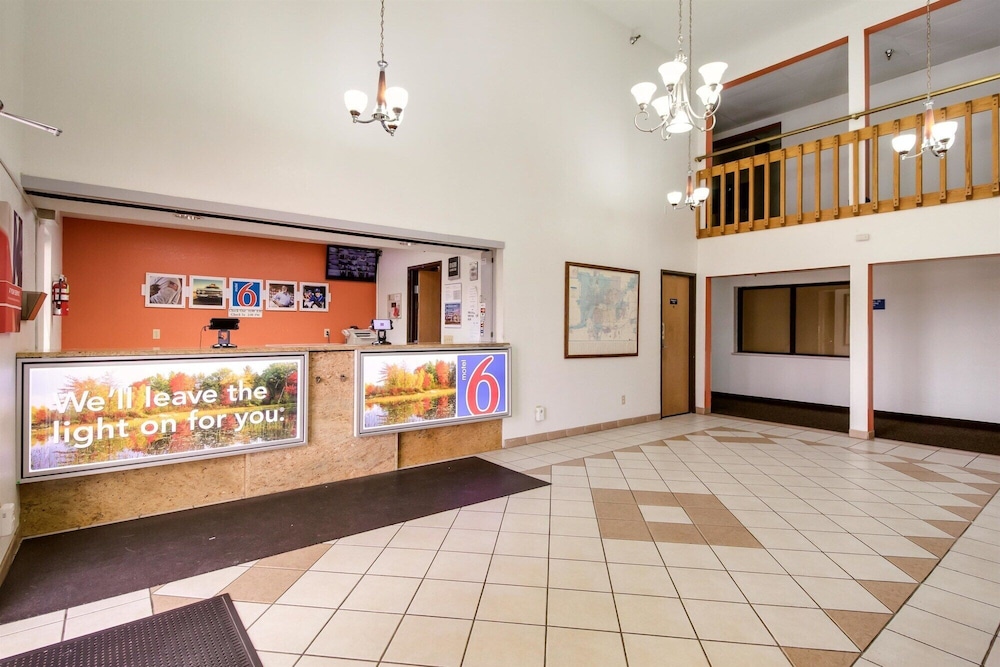 Lobby at Motel6 Davenport, IA, DAVENPORT - IA