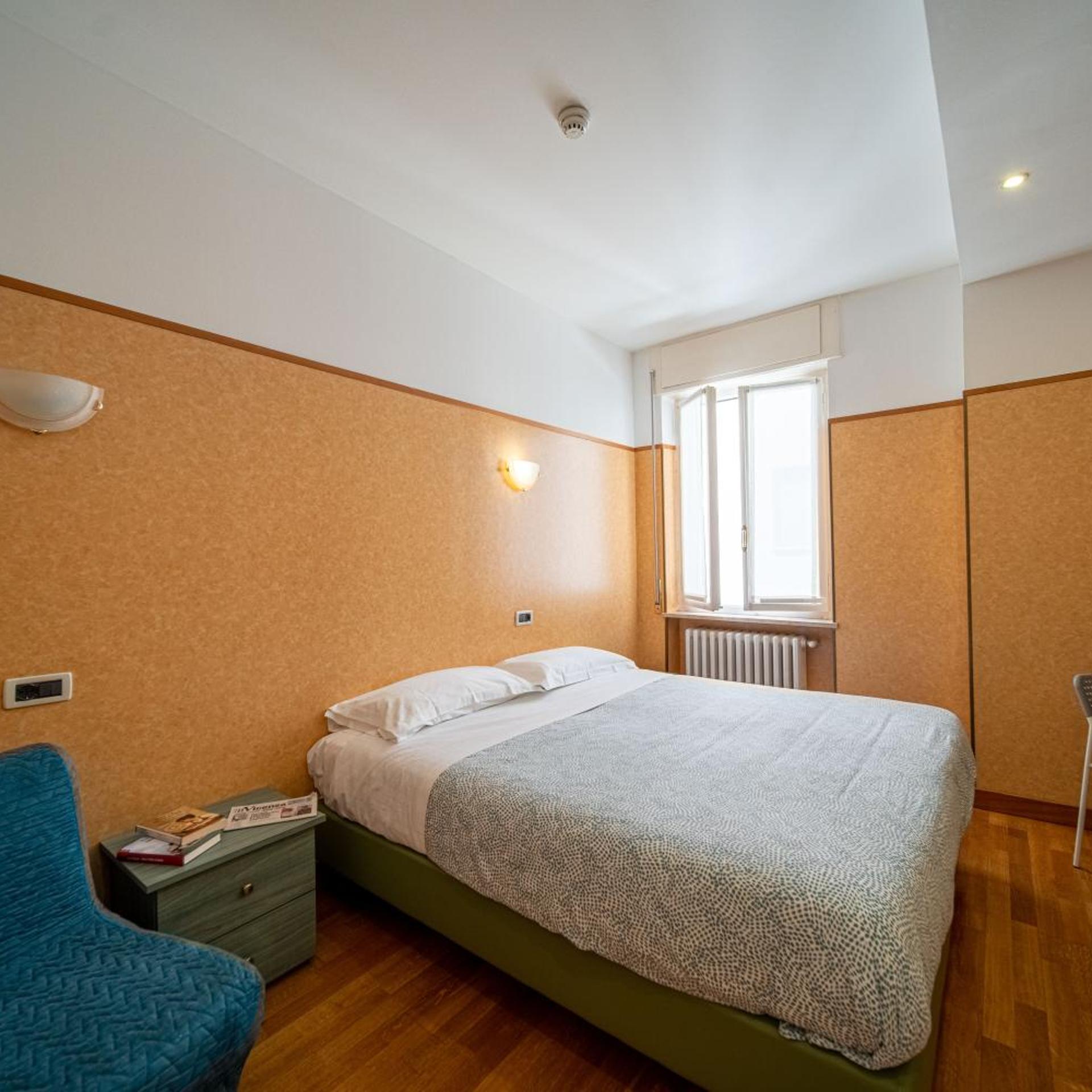 Hotel Mary 12/50