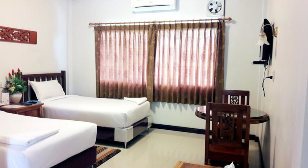Khum Nakhon Hotel 18/47