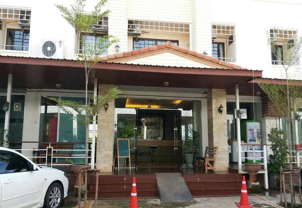 Chonlapruk Lakeside Hotel 4/56