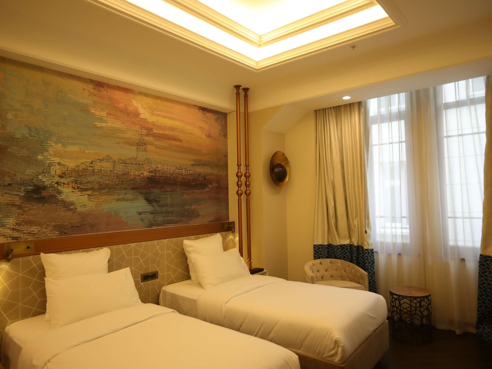 DELUXE, DOUBLE BED, SOFA