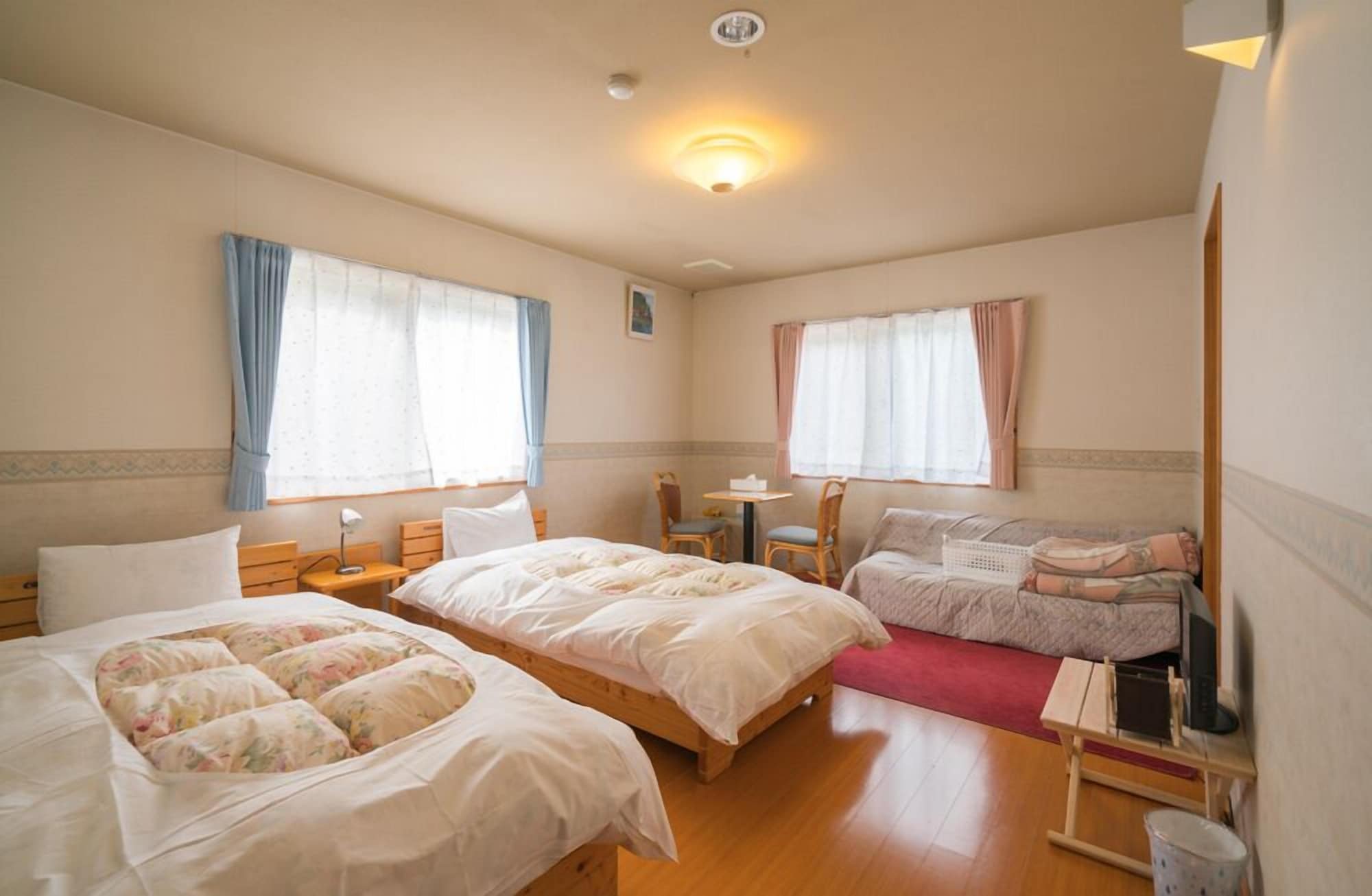 ROOM, TWIN BEDS, SHARED BATHROOM