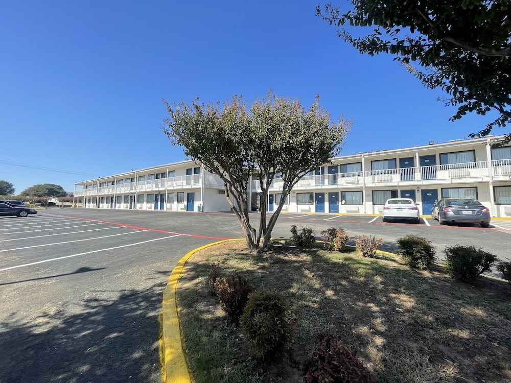 Motel6 Denton, TX - UNT 50/60