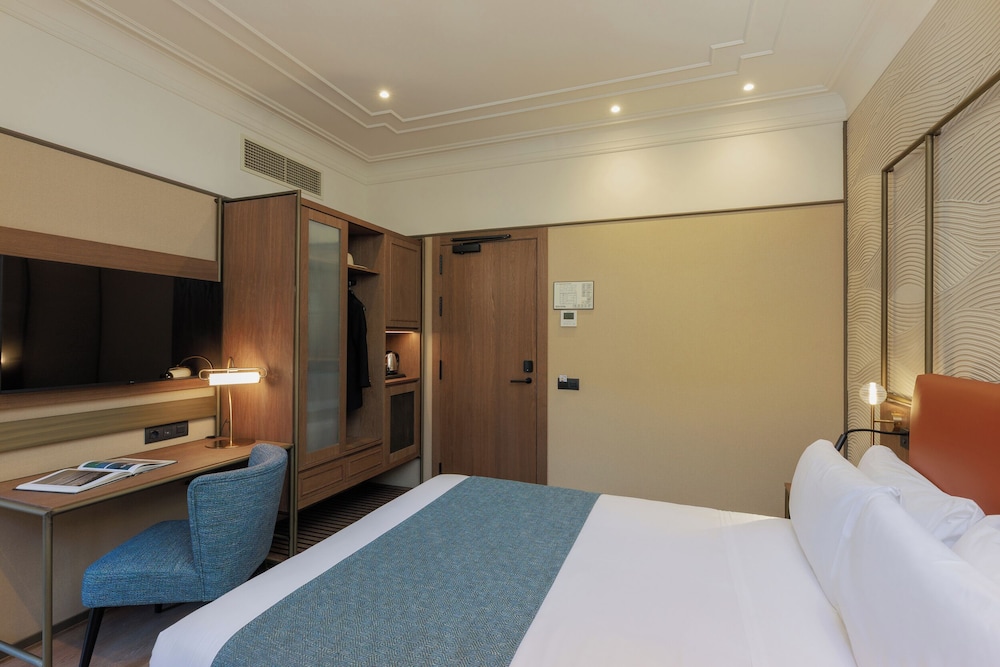 Superior, King Bed