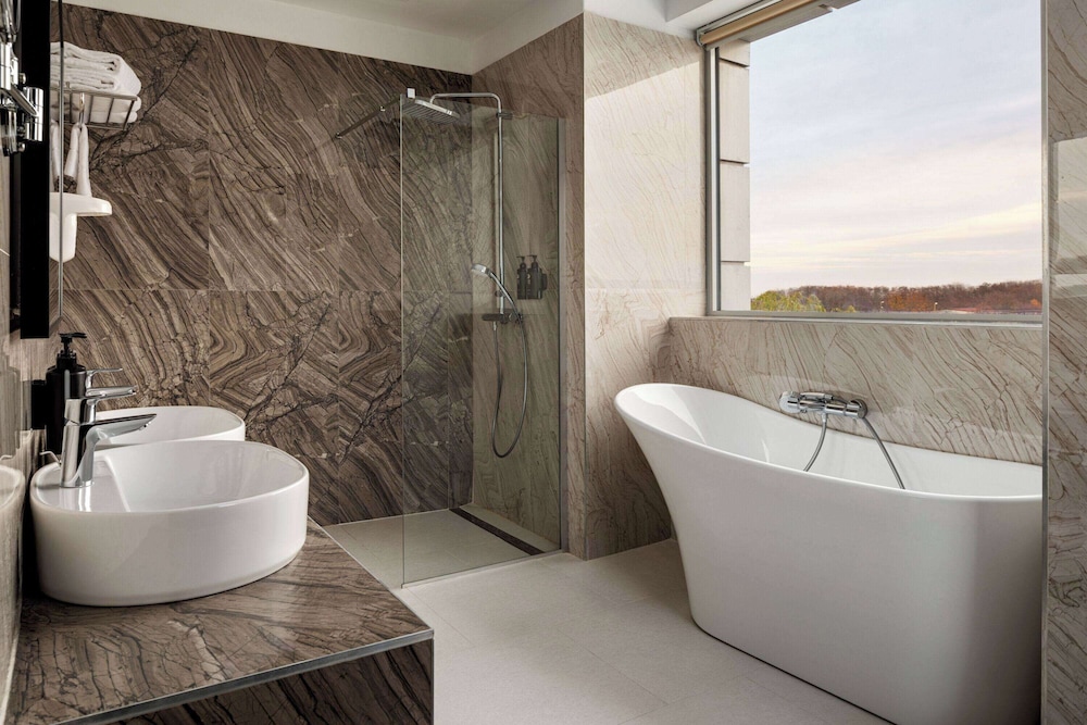Ramada by Wyndham Bucharest Otopeni Airport 42/44