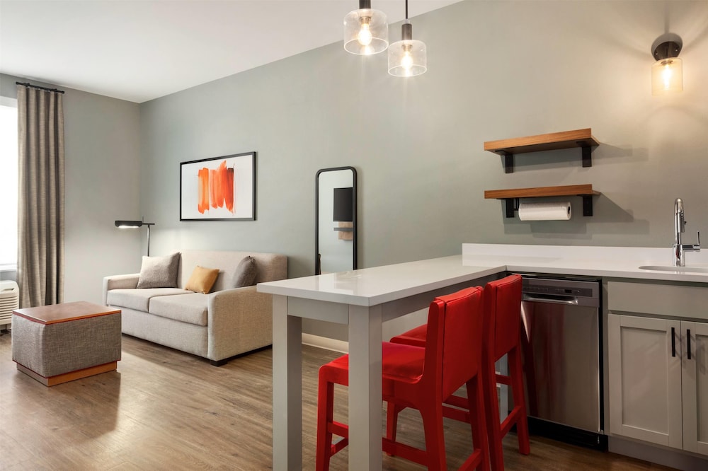 La Quinta Inn & Suites by Wyndham Mount Laurel / Moorestown 43/58