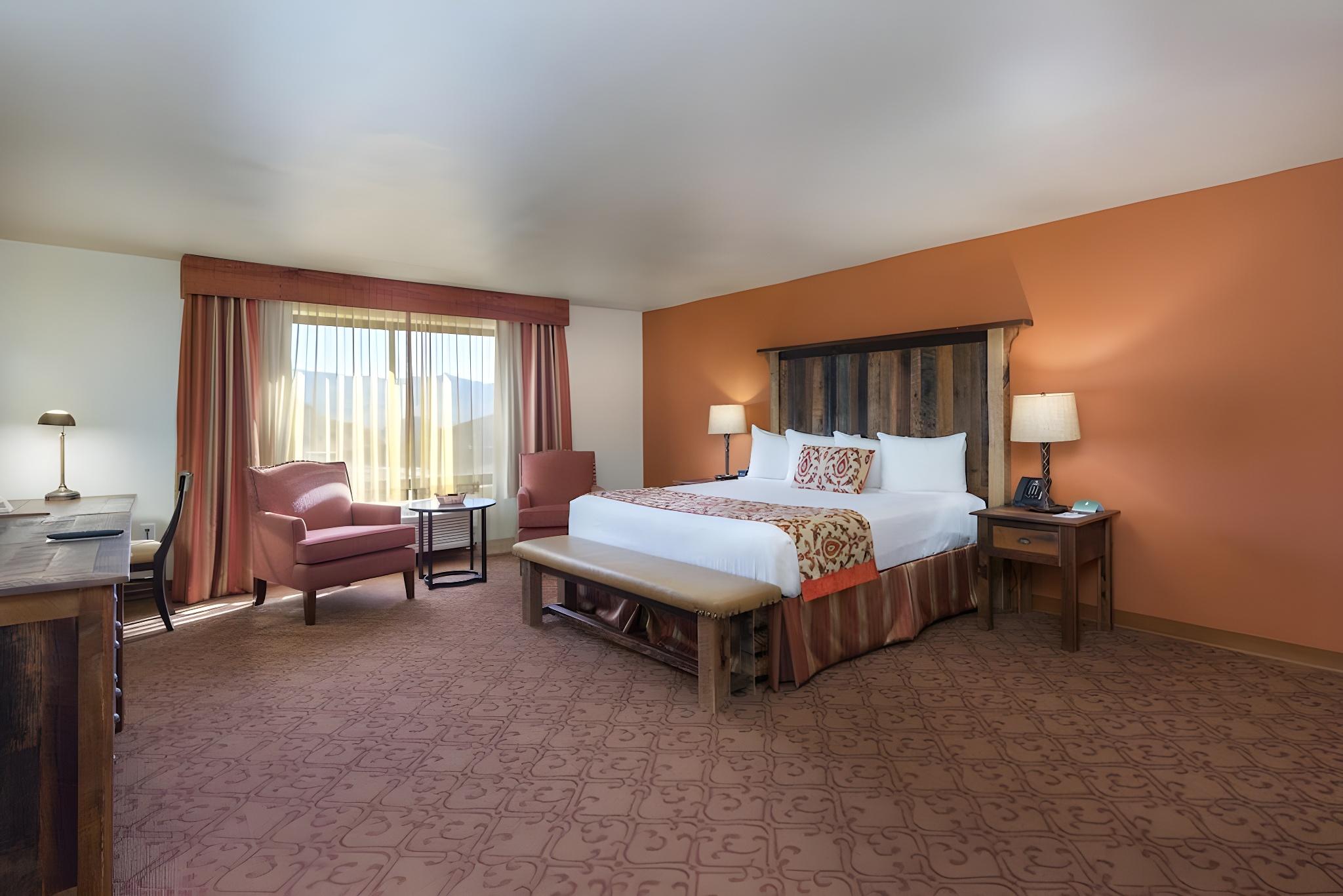 Deluxe, Lake View