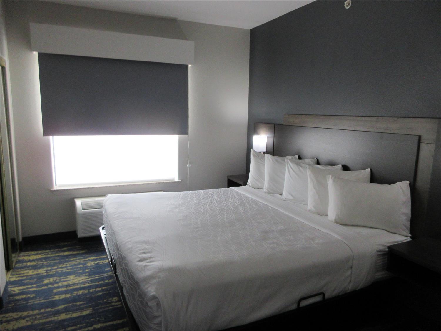 Suite, King and Queen Bed, Bathtub, Accessible