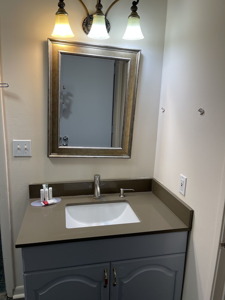Rodeway Inn Oscoda, MI 15/32