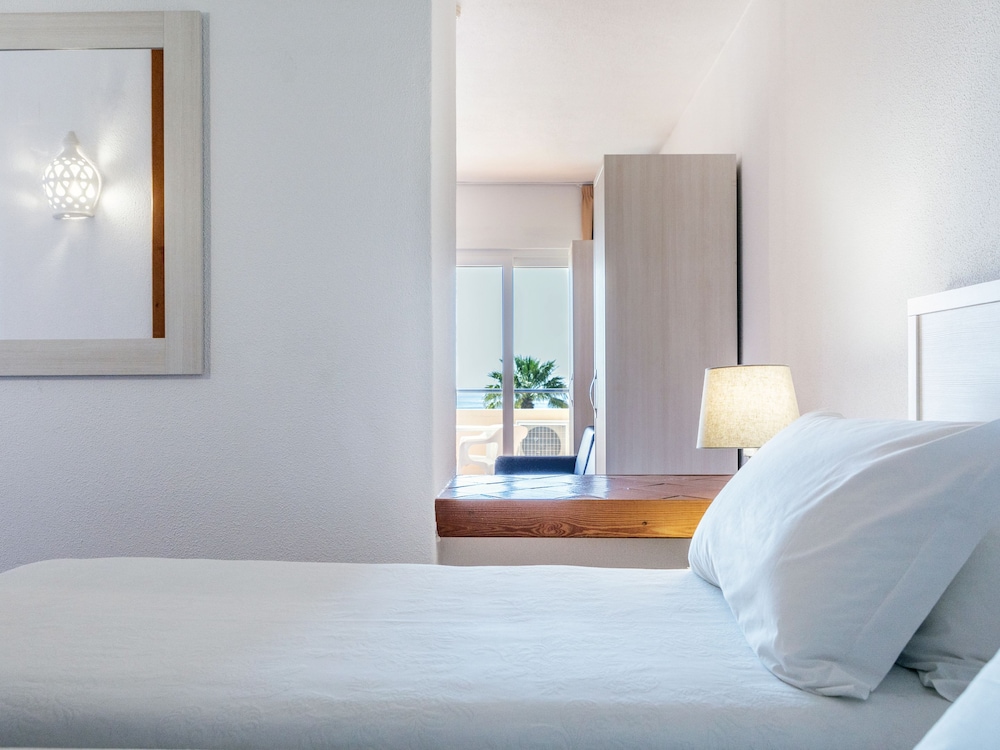 CLUB, STUDIO, SEA VIEW