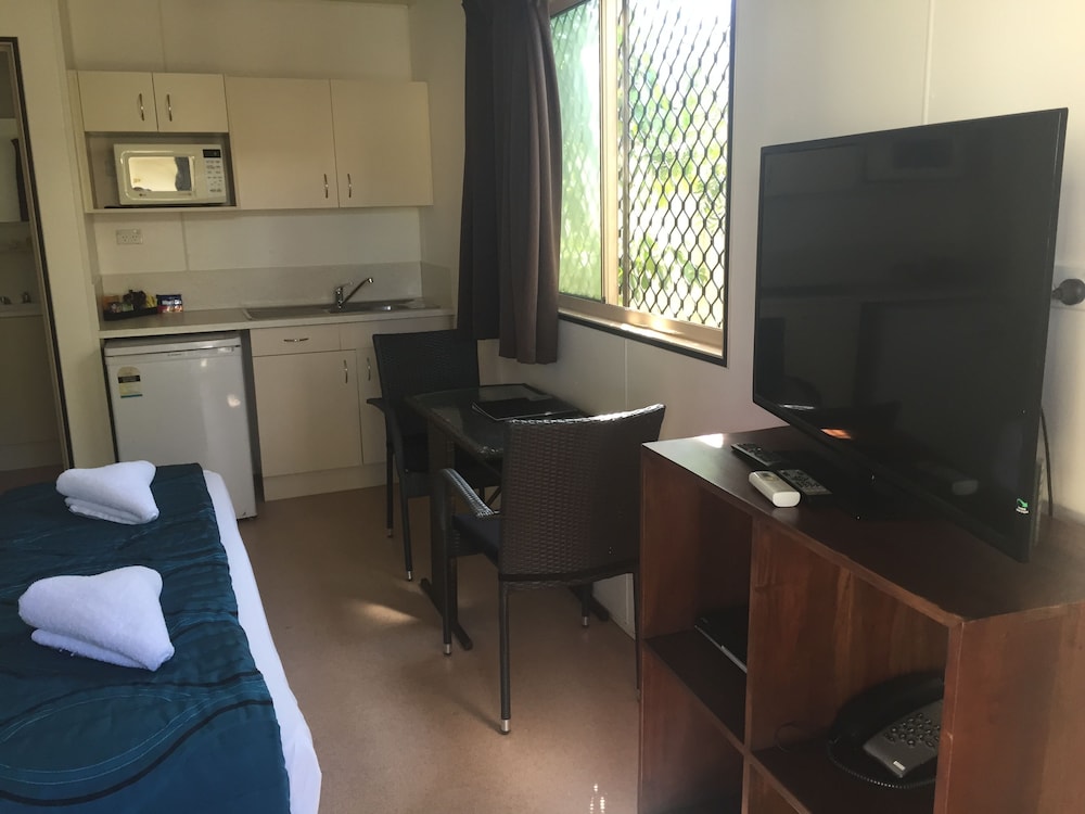 Wongai Beach Hotel 73/75