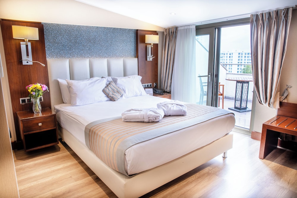 ROOM, QUEEN BED, TERRACE