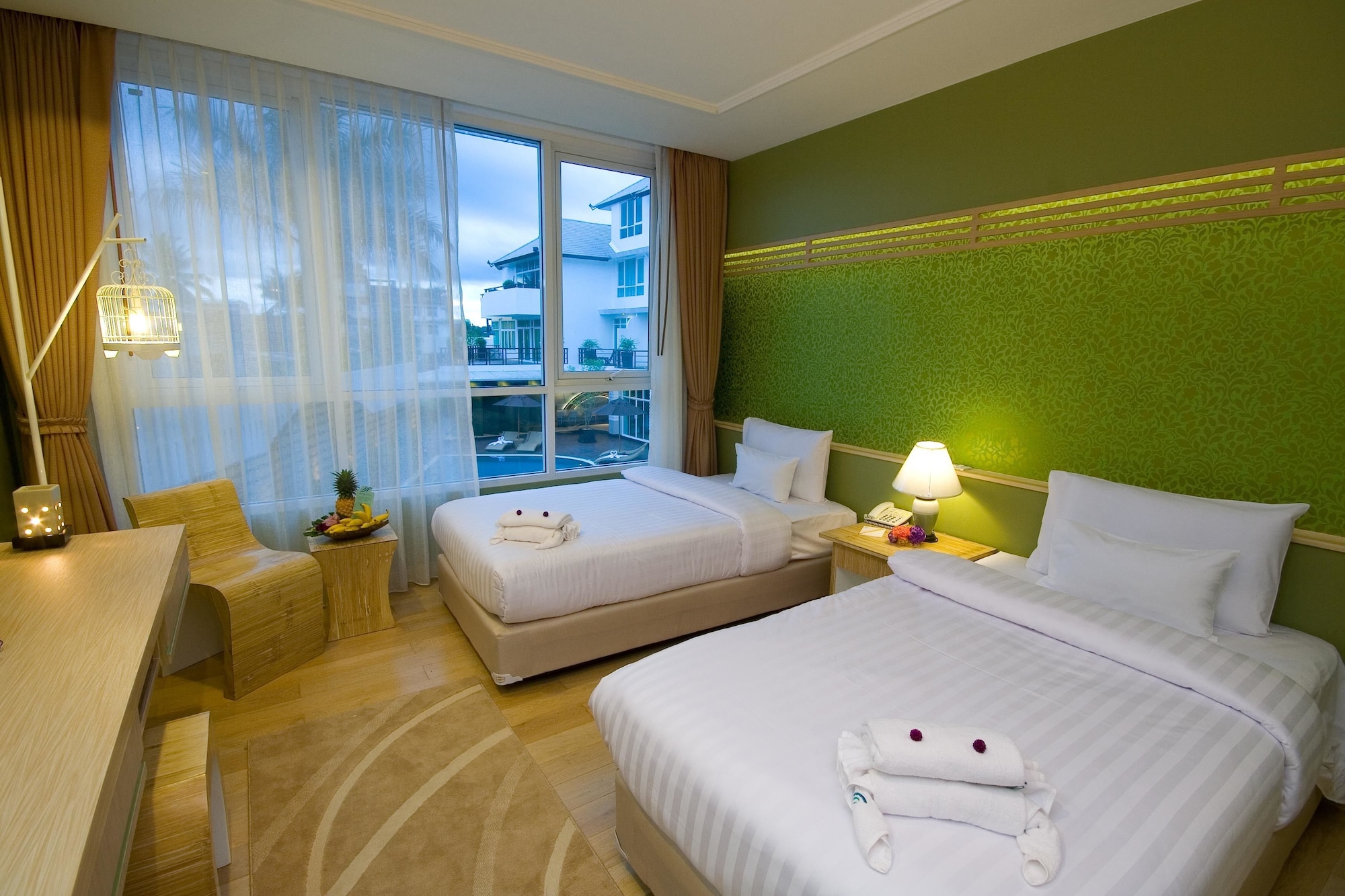 DELUXE, DOUBLE BED