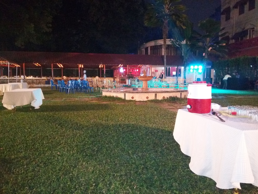 Jayamahal Palace Hotel 60/68