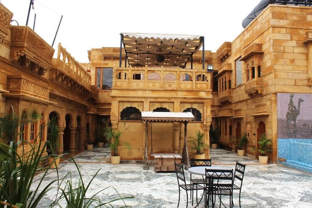 Hotel Grand Khalifa 8/50