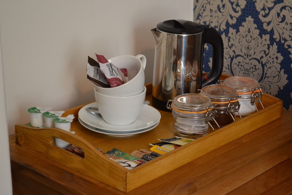 COED-Y-FRON GUEST HOUSE 17/30
