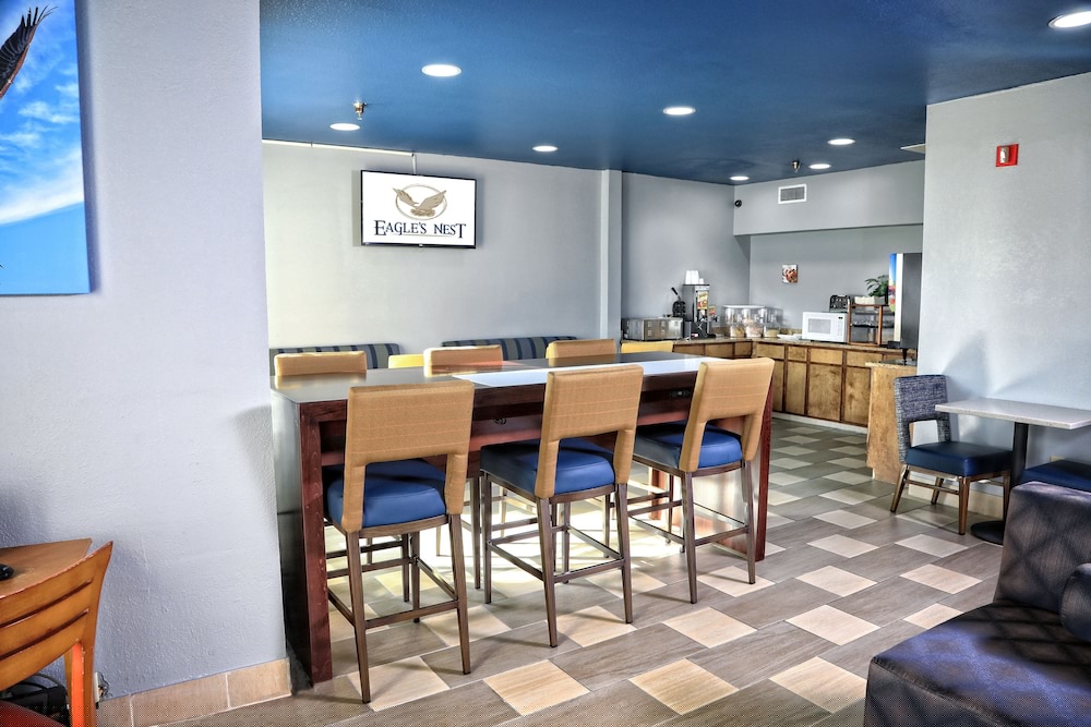 Eagles Nest Inn 13/19