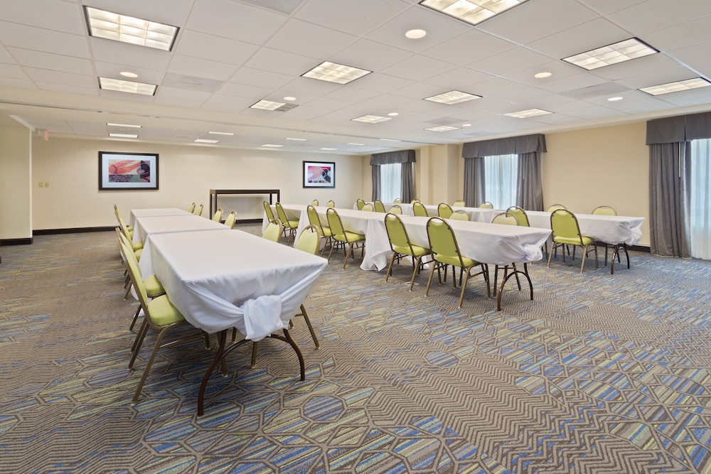Holiday Inn Express Hotel & Suites Largo-Clearwater 35/40