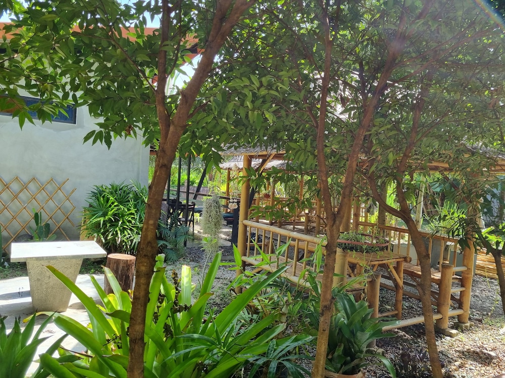 Riviera Boutique House 61/66