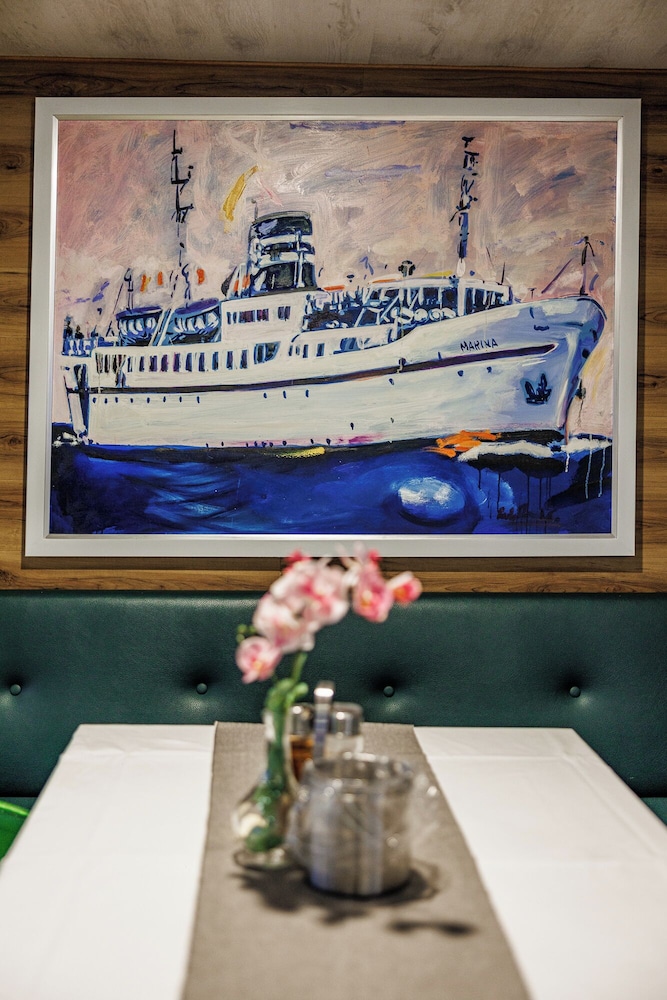 Botel Marina 13/70