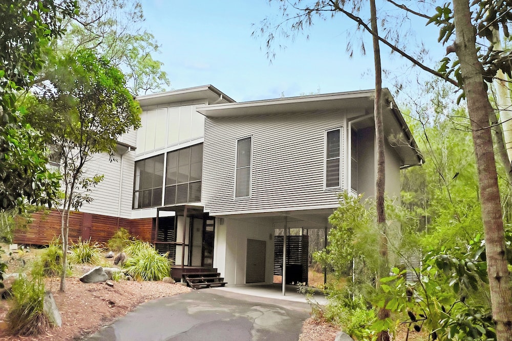 Beach Road Holiday Homes 3/76