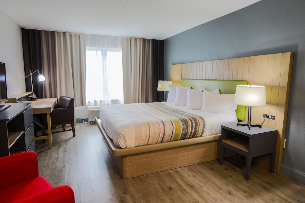 ROOM, KING BED
