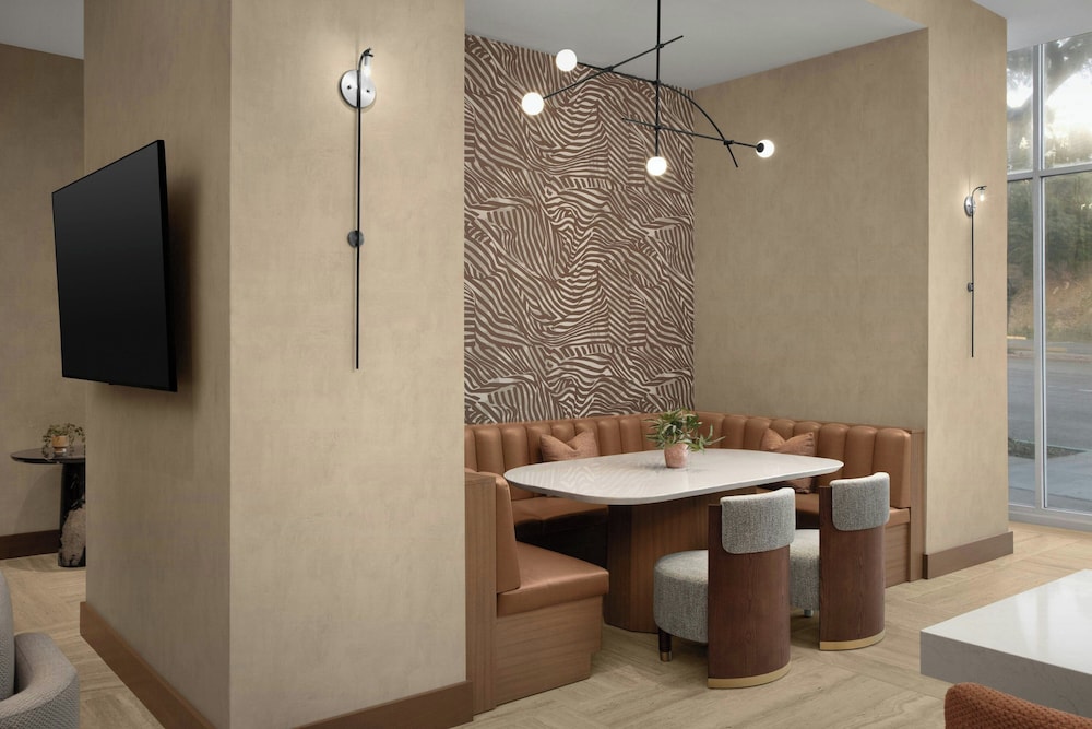 Courtyard by Marriott San Diego Downtown Little Italy 36/64