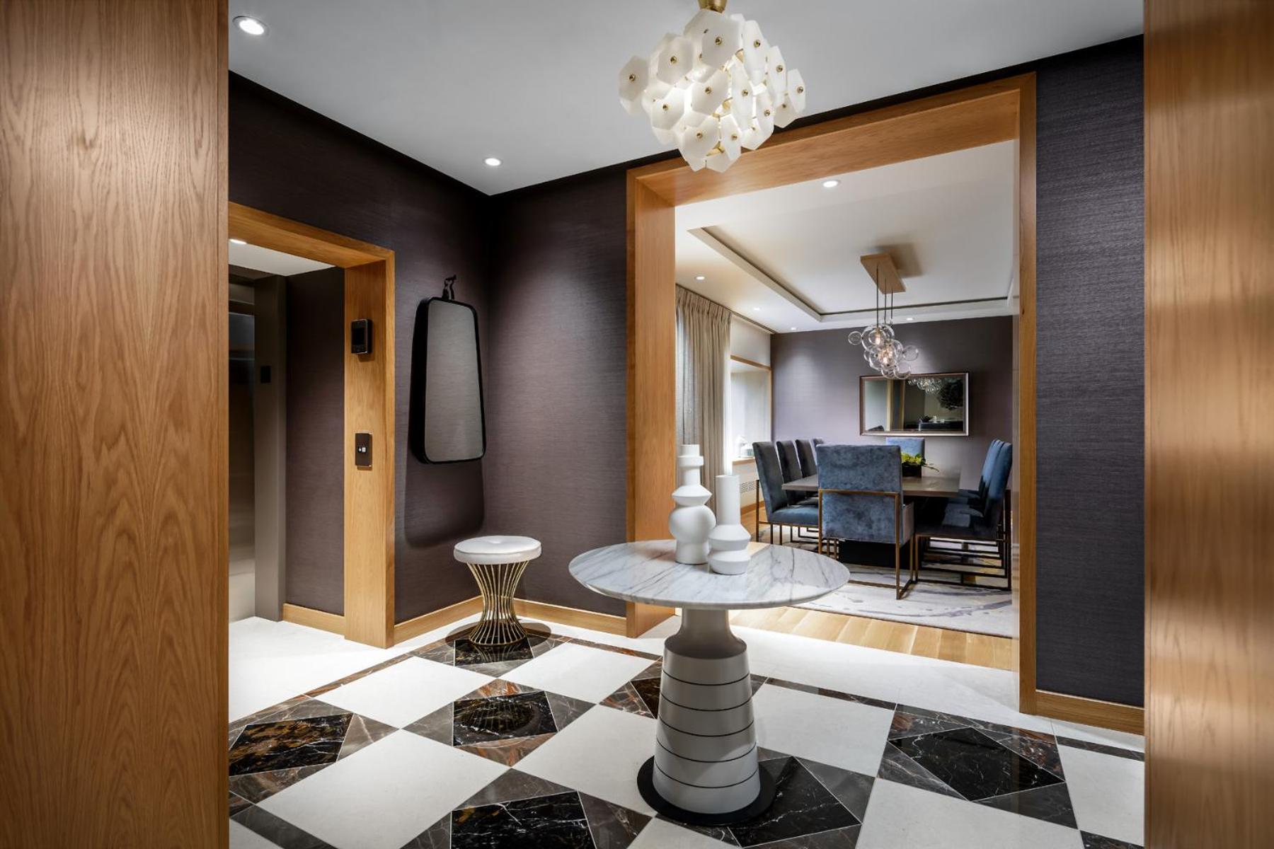 Royal, Gold, Suite, King Bed, Lounge Access