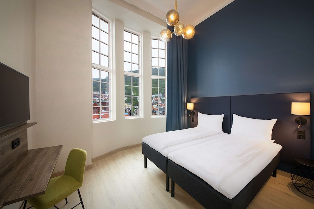 MASTER, SUITE, BALCONY