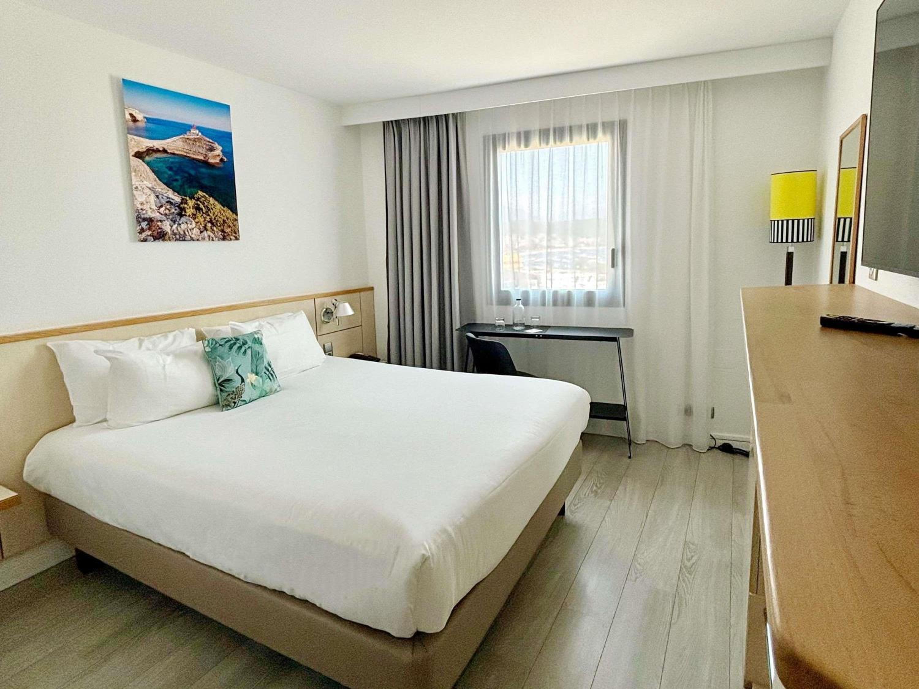 Classic, Double Bed, Sea Side, on the Side