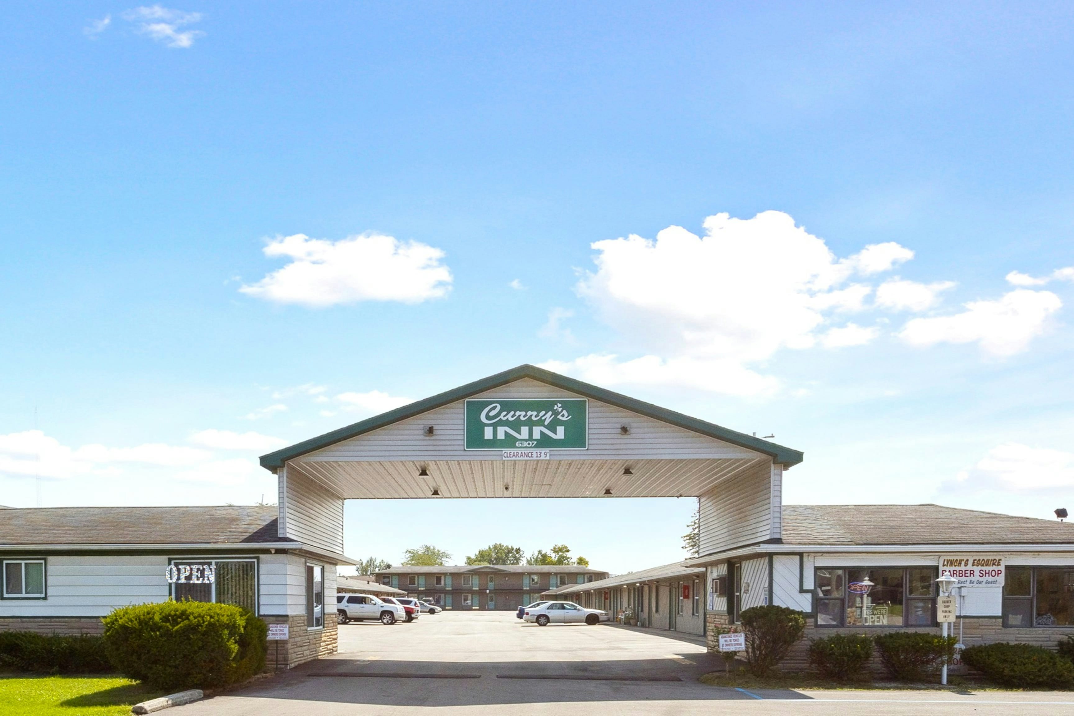 Currys Motel by OYO Saginaw MI 3/39