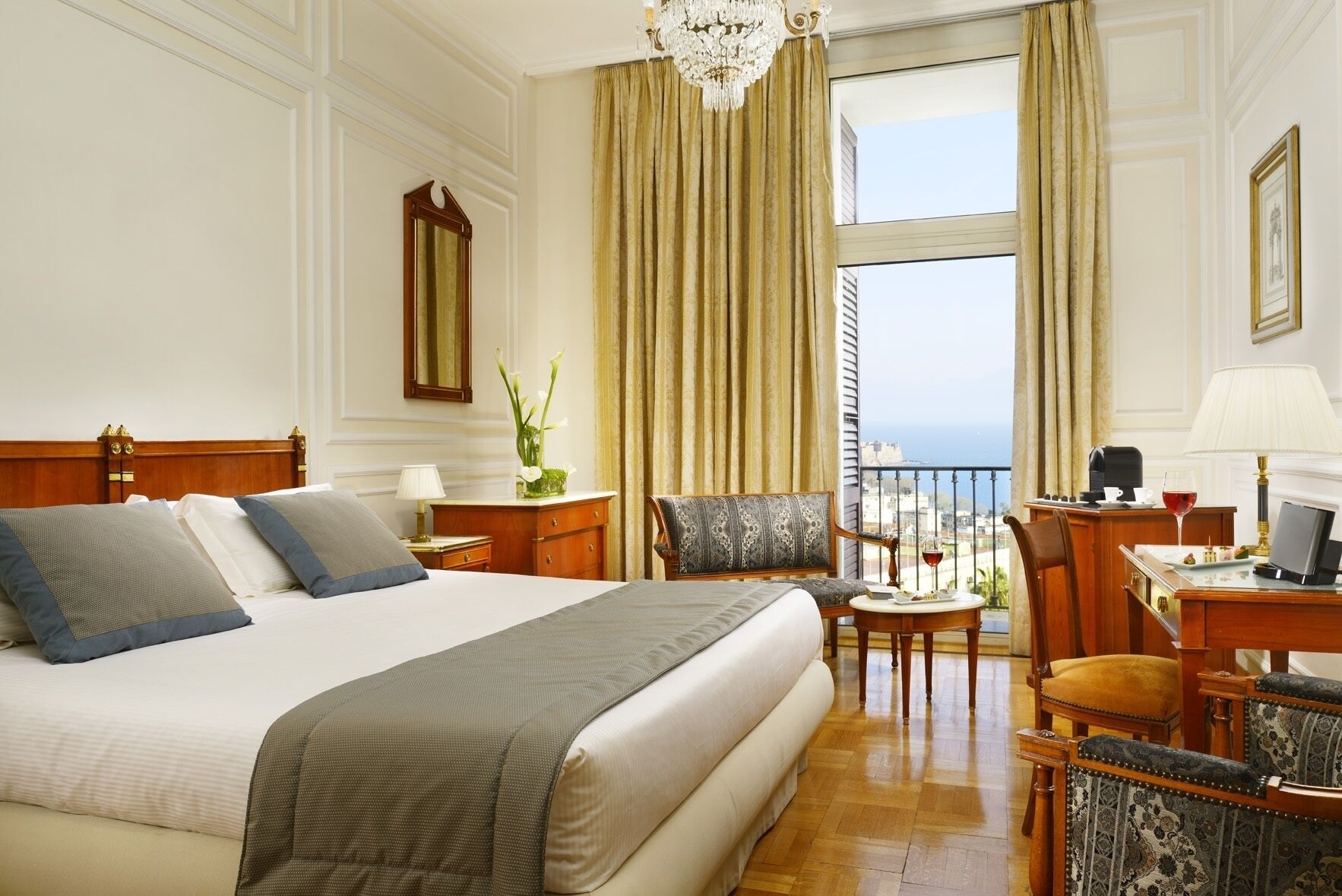 DELUXE, KING BED, SEA VIEW