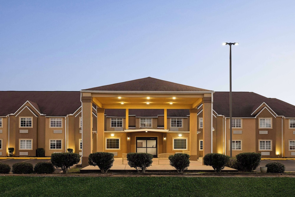 Days Inn by Wyndham Jackson Downtown 3/24