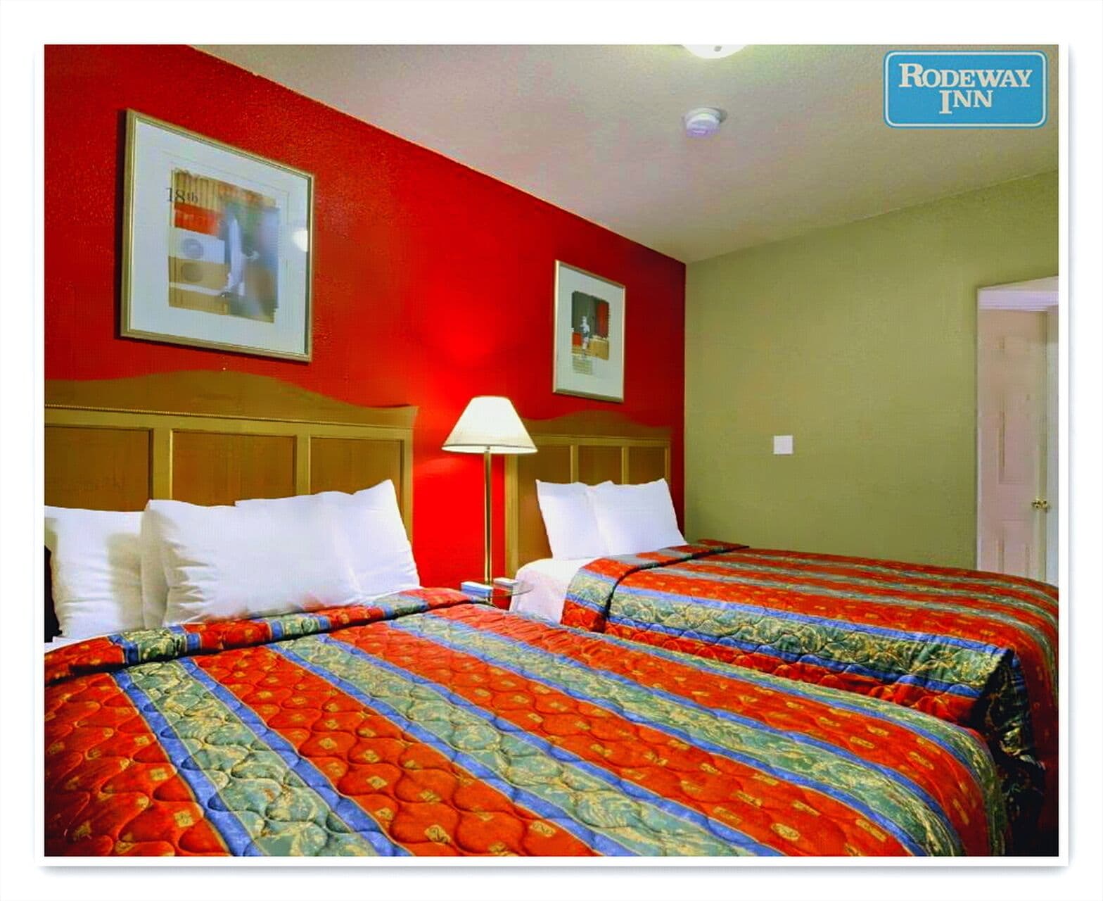 غرفة قياسية بسريرين مزدوجين، Rodeway Inn Near Coachella 3/8