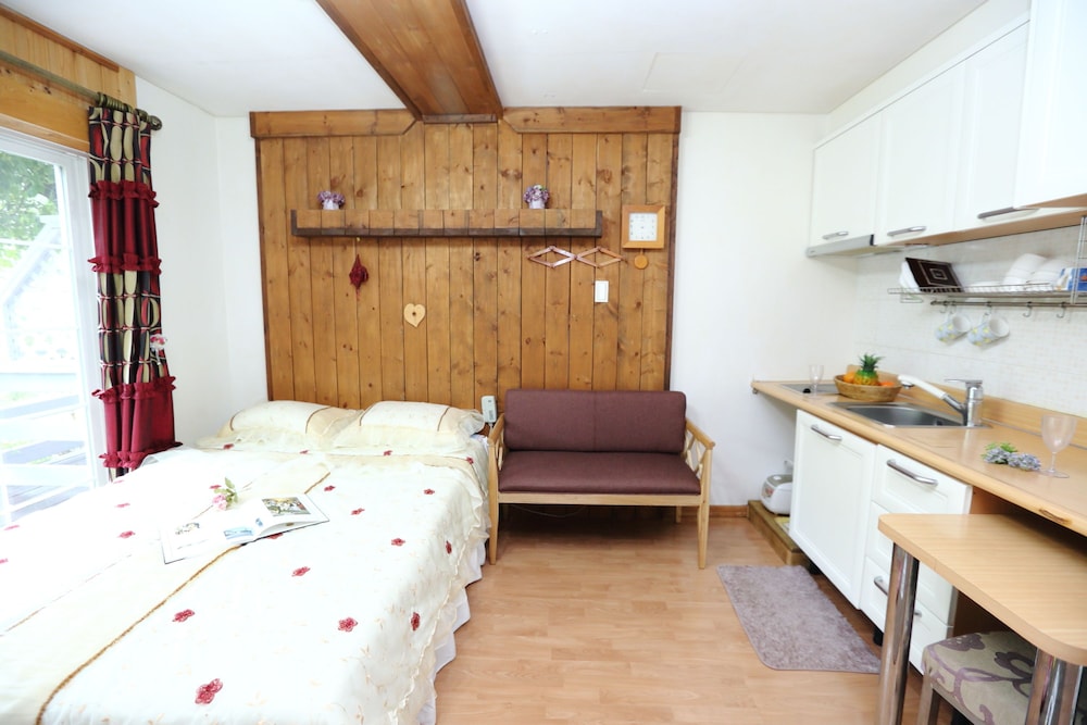 Sicily Pension 13/50