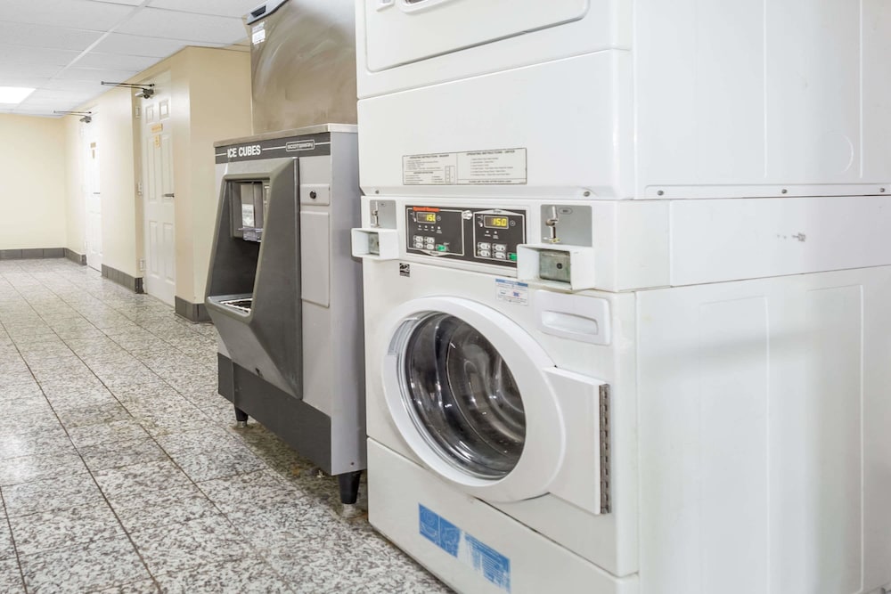 Days Inn & Suites by Wyndham Peachtree Corners/Norcross 11/22