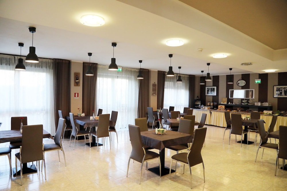 Fidenza Hotel 37/46