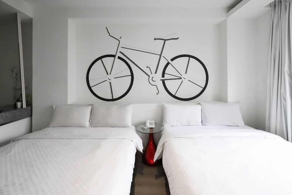 DELUXE, QUADRUPLE, 2 DOUBLE BEDS