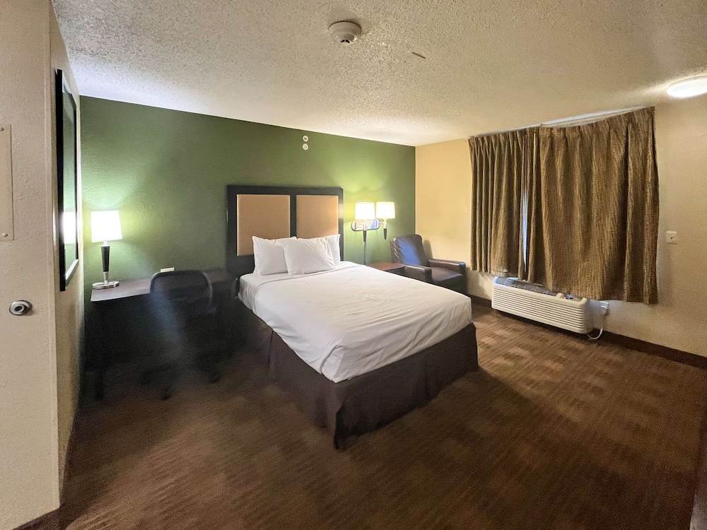 Standard, Queen Bed, Studio6 Memphis, TN – East Memphis 2/7
