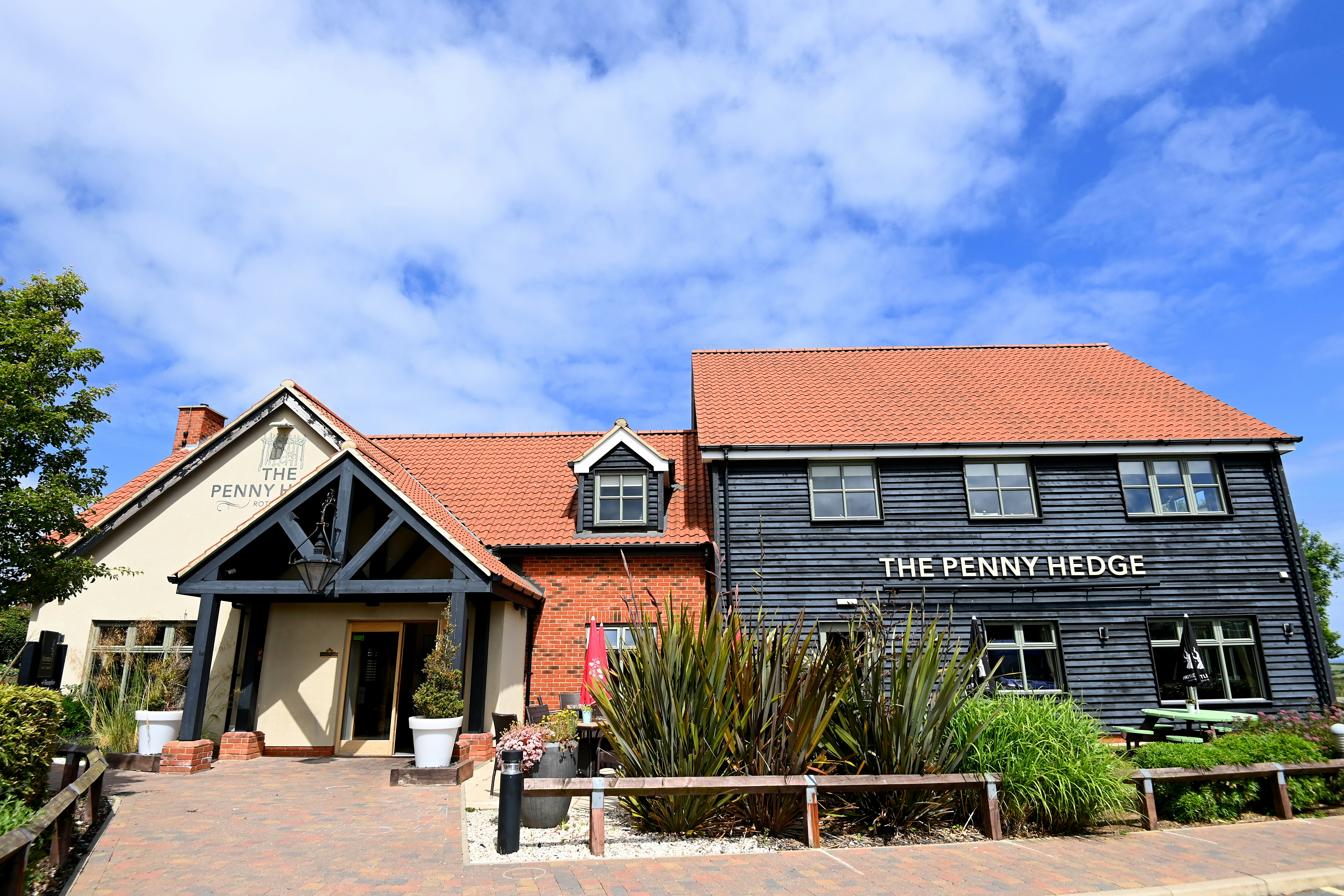 Penny Hedge by Marston's Inns 3/23