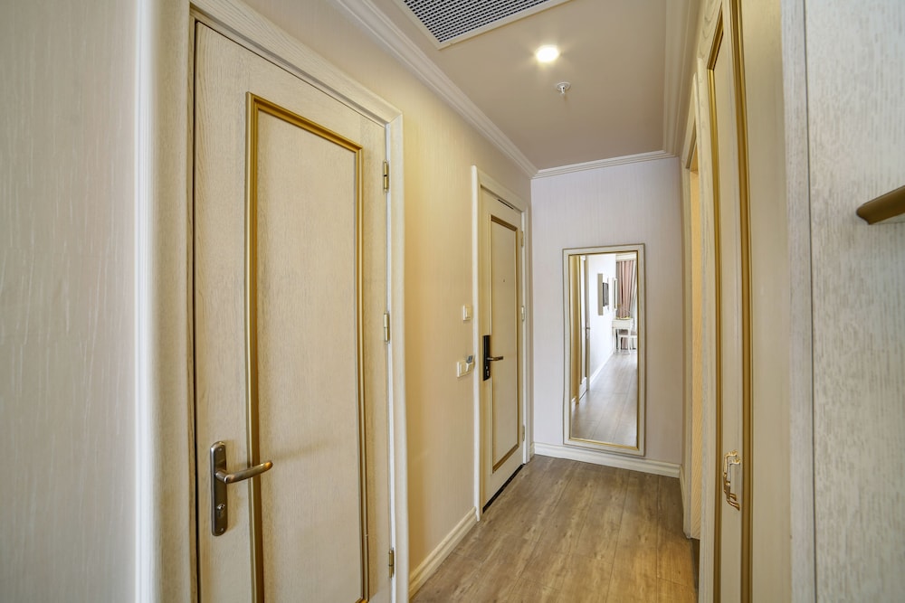 Halifaks Hotel 27/50