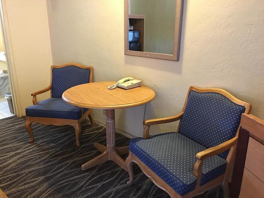 Sky Ranch Inn 9/22