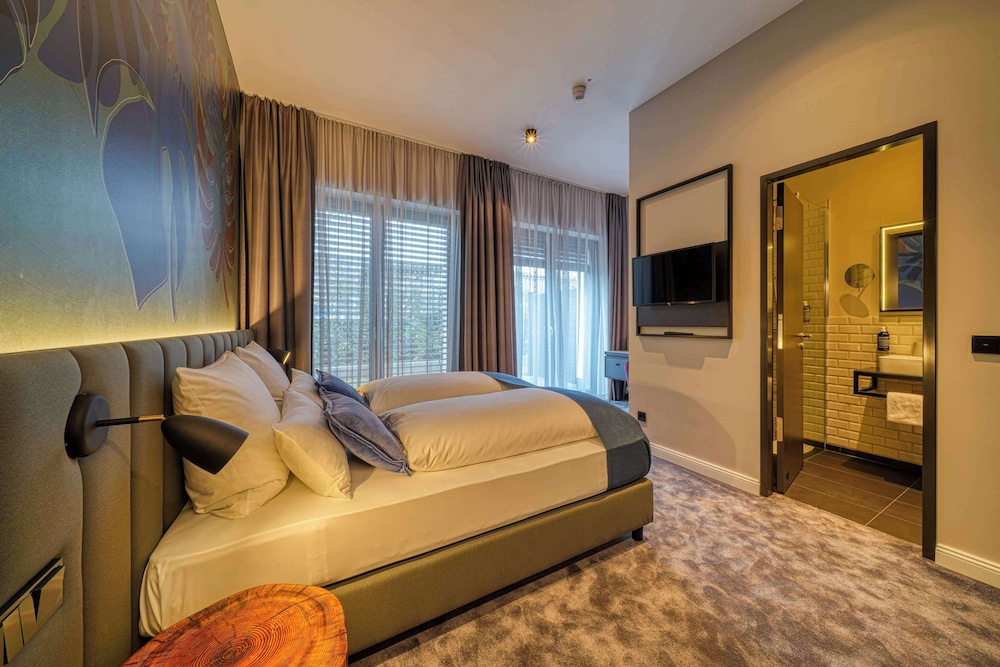 STANDARD, DOUBLE BED, ACCESSIBLE