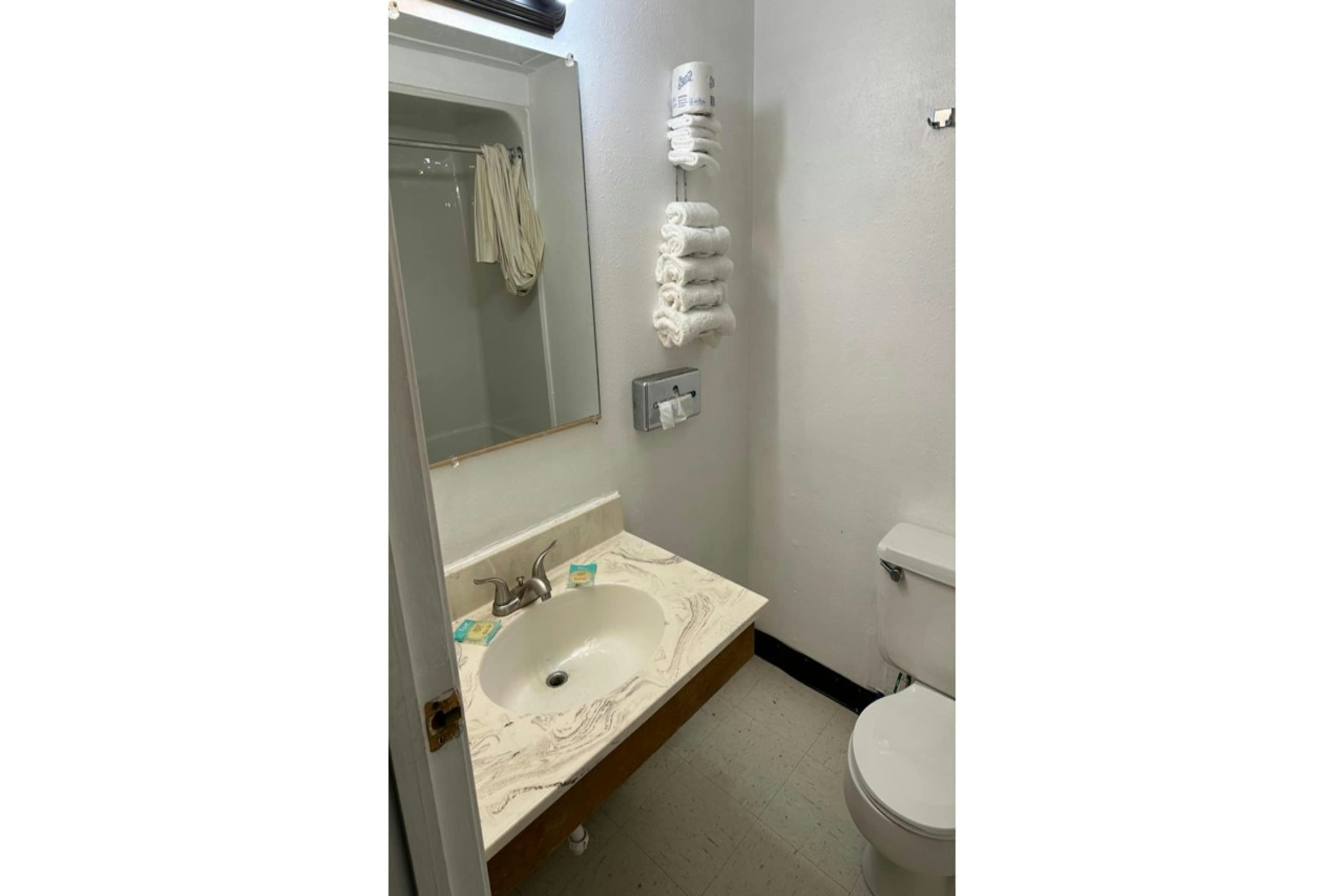 Love Hotels Kadoka by OYO at Badlands SD 30/33