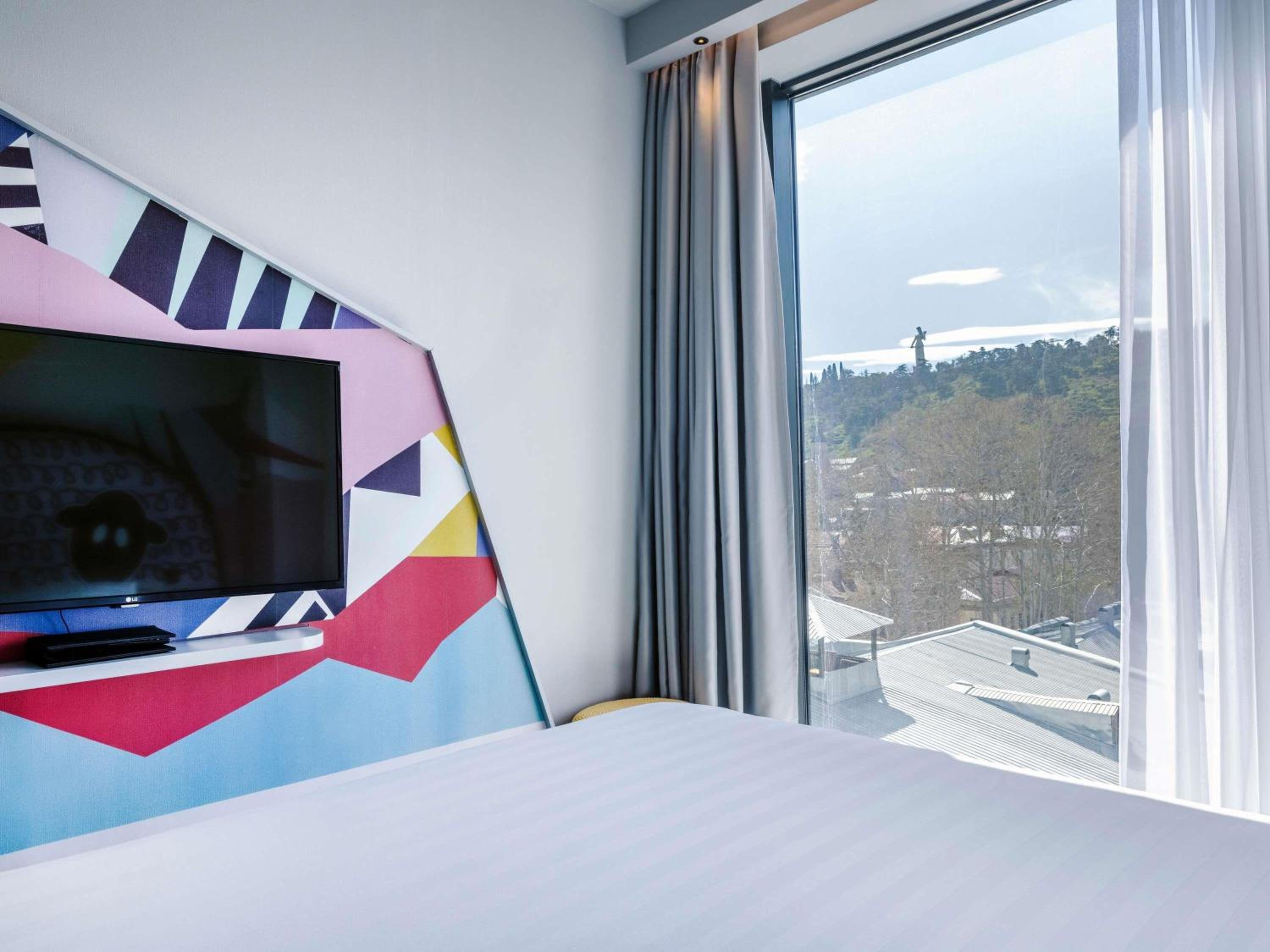 غرفة بريميوم بسرير كوين، Ibis Styles Tbilisi Center 3/5