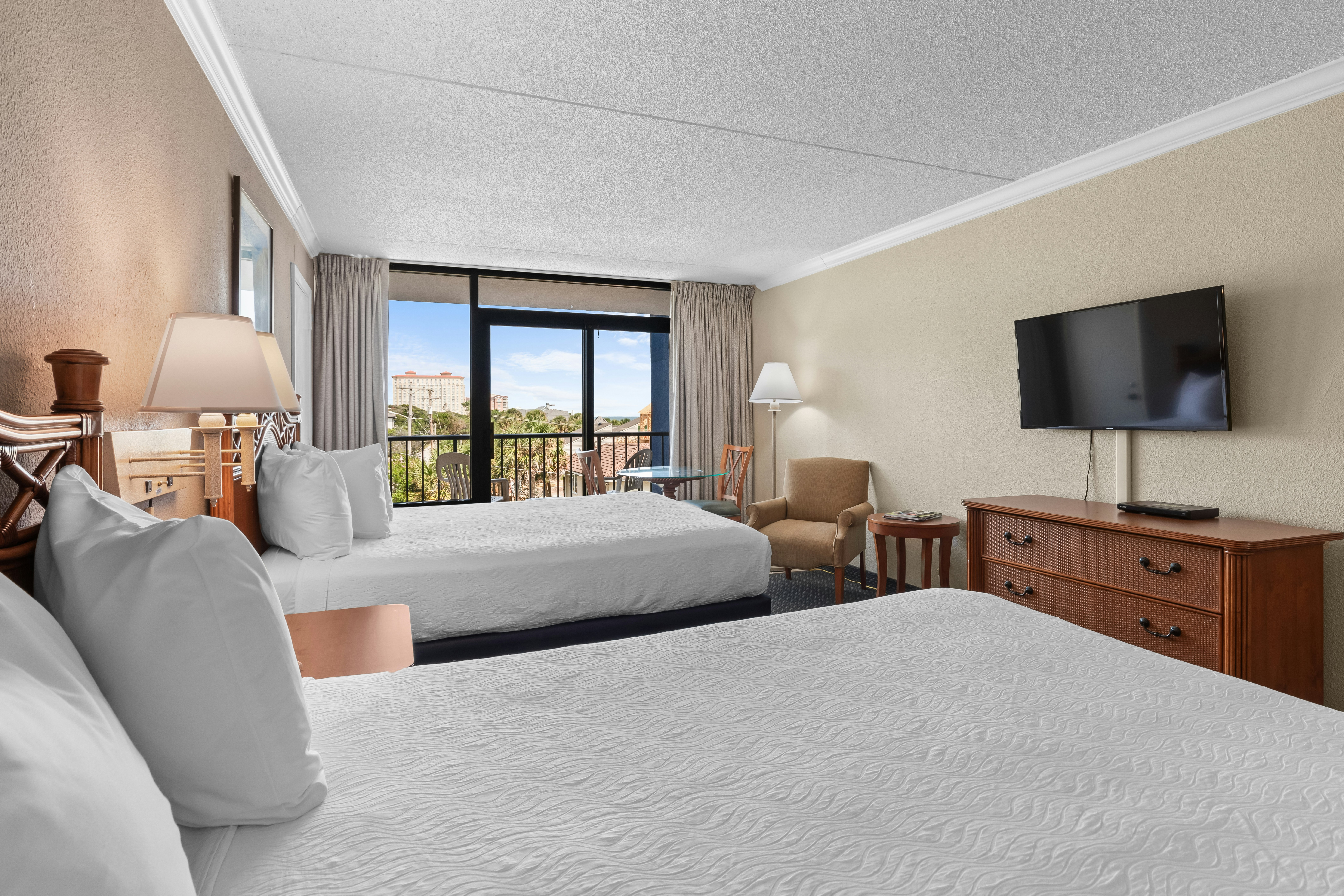 Grande Shores Ocean Resort 25/84